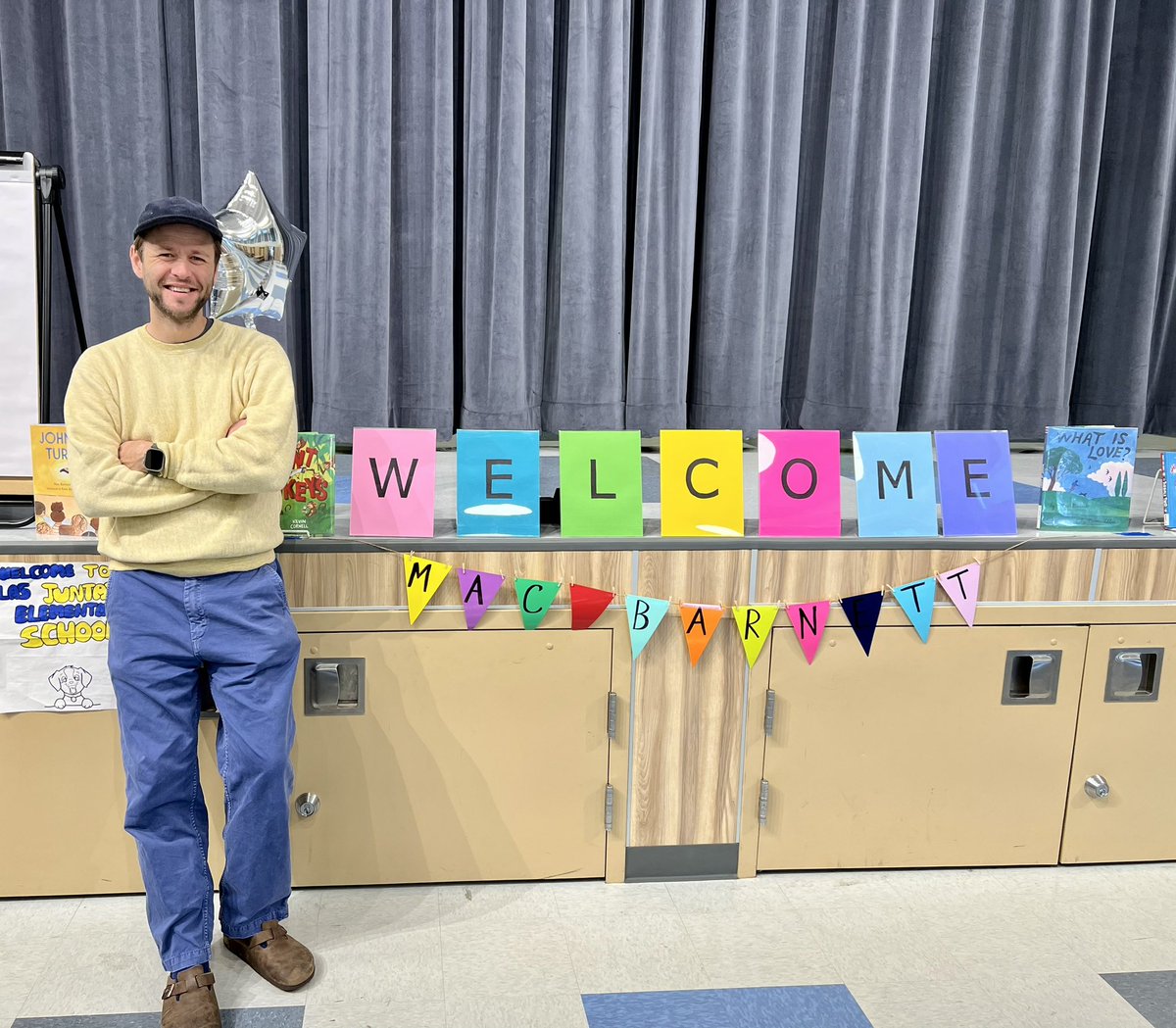 TraceyYearick's tweet photo. Today was magical! ✨ The @ljebullpups library hosted author @macbarnett &amp; we were all captivated w/ his presence, words, &amp; humor. We are forever grateful 💙 💛 
Thank you for sharing your incredible gift with us. ✏️ 📖 https://t.co/YzNAJ8WlqX