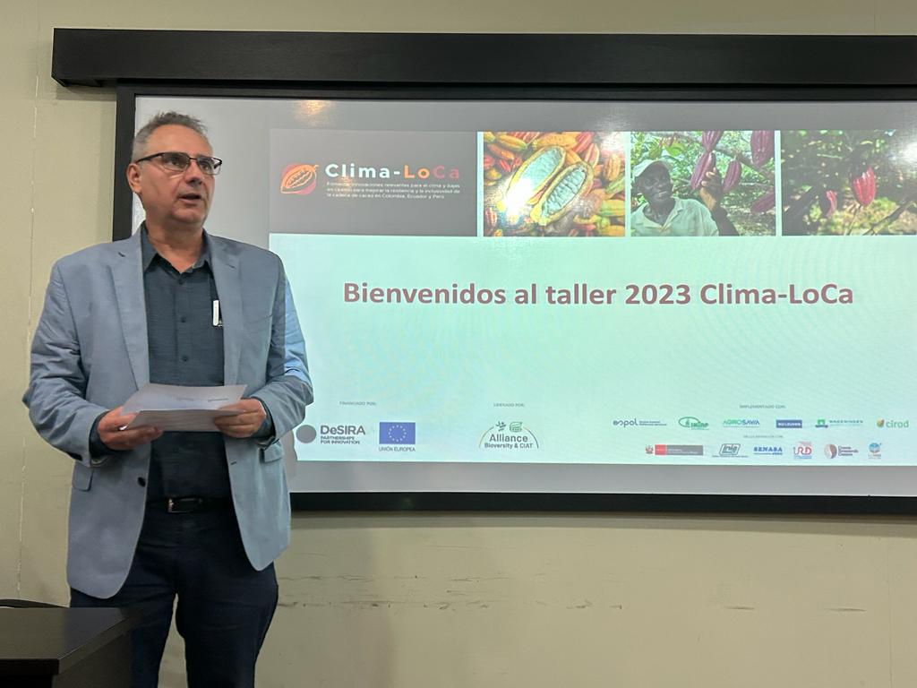 UEenEcuador's tweet photo. 📢El equipo #ClimaLoCa está en @espol compartiendo en su reunión anual, los avances del proyecto y están trabajando en identificar cómo sus iniciativas pueden generar más soluciones viables para mejorar la resiliencia de la cadena de cacao en 🇨🇴 🇪🇨 🇵🇪  

#CambioClimatico #Cadmio https://t.co/O75MIfA2Pv