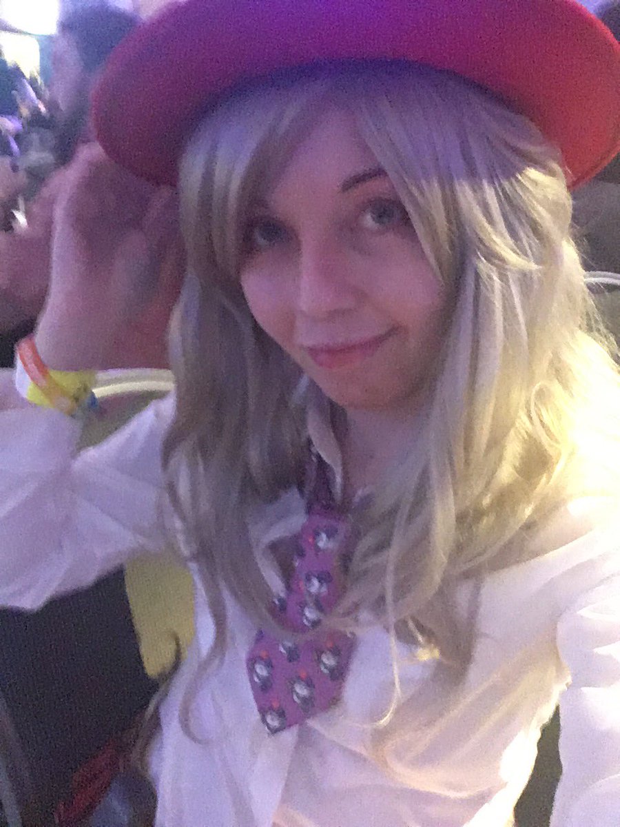 angelblessart's tweet photo. After a fantastic time at #Kupocon #Unipom I am genuinely considering making my vaguely school-themed red mage the main day outfit next time. Absolutely loved wearing it! (also yay bonus Cal in the photos too โจ)
I got more photos but I just wanna sleep for now ๐ด https://t.co/GiOGmIJ6u1