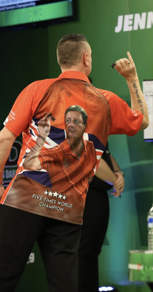 An amazing tournament at the World Seniors Darts Championship by our very own @OfficialKP180 👏 Making it all the way to the semi final‼️ Very proud to be with you Kevin🙌 Kevin’s Darts➡️ bit.ly/KPainter Eric Bristow shirt⬇️ bit.ly/PlayerShirts