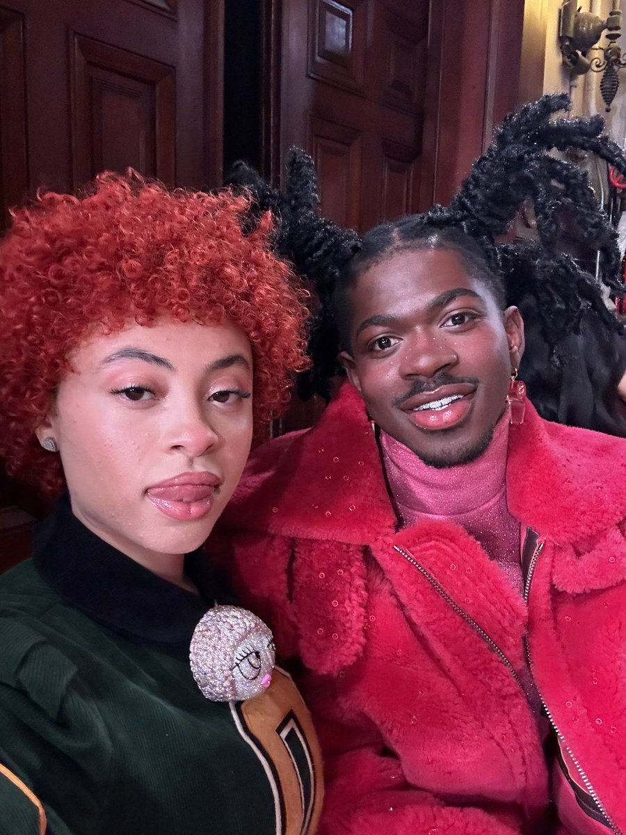 LilNasX's tweet image. i’m the baddie friend she was talm bout