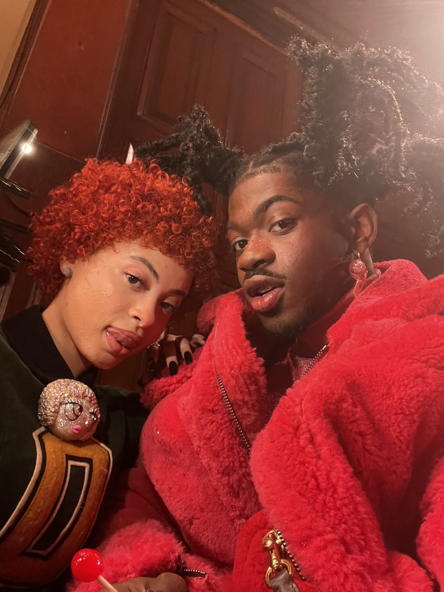 LilNasX's tweet image. i’m the baddie friend she was talm bout