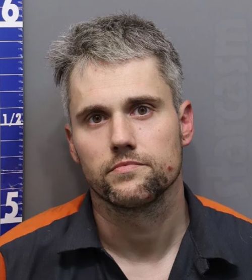 TheAshleysRR's tweet image. More details of Ryan Edwards' arrest: heroin, cocaine &amp;amp; a glass pipe found on the #TeenMomOG star. Latest details here: wp.me/pc0qqT-ghp