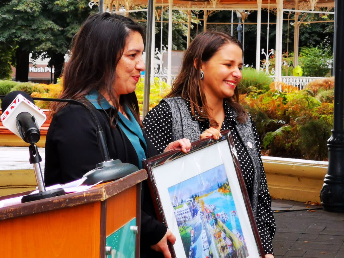 🎉 ¡Tremenda celebración del Día Nacional de la Prensa en #Valdiviacl! 

En esta ocasión se reconoció ala periodista futronina, Eva Rocha Arriagada, editora de los diarios digitales del Grupo Diarios Sur. Agradecemos a <a href="/munivaldivia/">MuniValdivia</a> por la organización conjunta de esta actividad