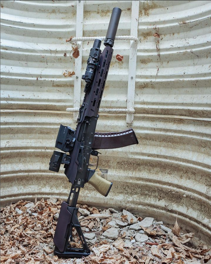 bandito_bill (IG) flexing plumtastic!

That Plum 6 Slot MK3 tho… 🇺🇸
[🤖]

#arsenalinc #banditobill #sureshotusa #sureshotarmament #akpeasant #kalashlife #arsenal #kalashnikov #ak47 #ak74 #slr104 #arsenalak