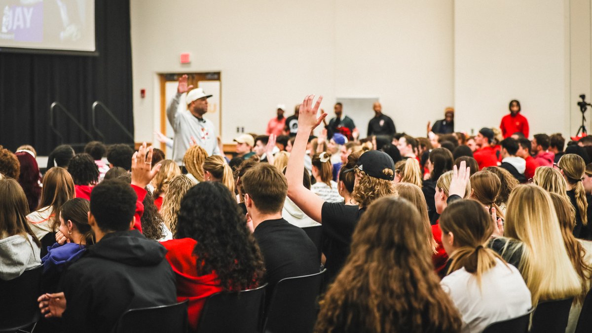 GoCards's tweet photo. A powerful night &amp; message from @Ericthomasbtc.

#GoCards https://t.co/HPONydeL5L