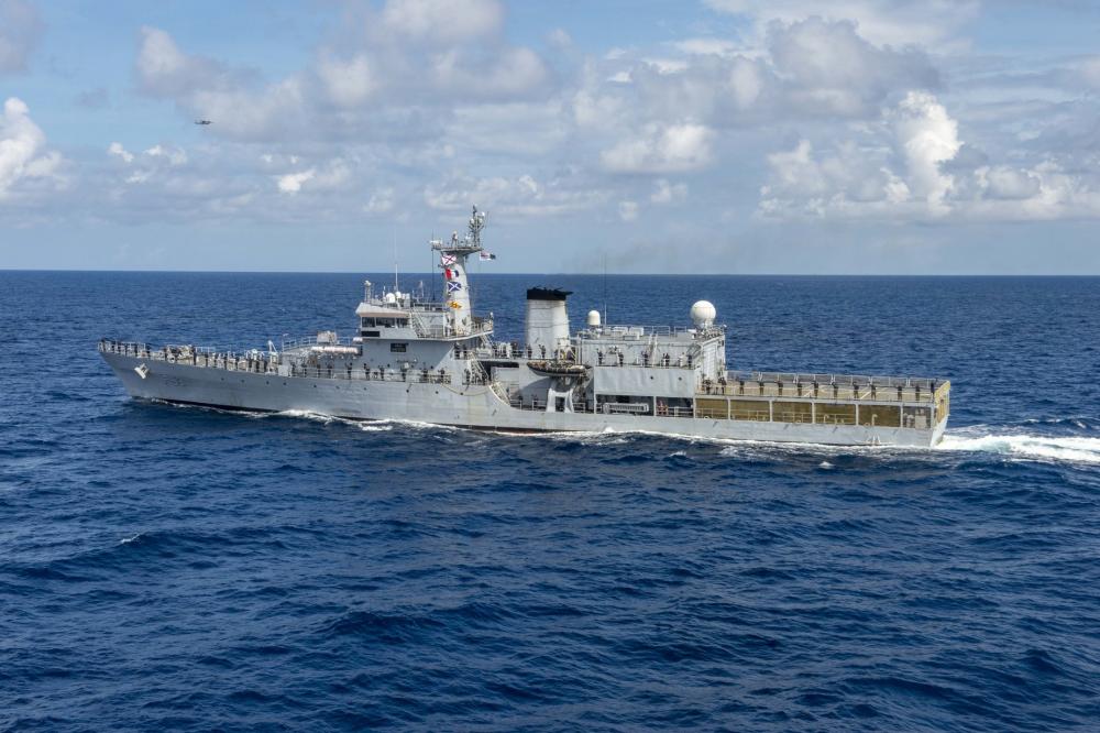 🇺🇸–🇮🇳

#USSPaulHamilton sails alongside @indiannavy’s #INSSavitri in the #IndianOcean. #FreeAndOpenIndoPacific #Readiness #FriendsPartnersAllies

📸: MC2 Elliot Schaudt