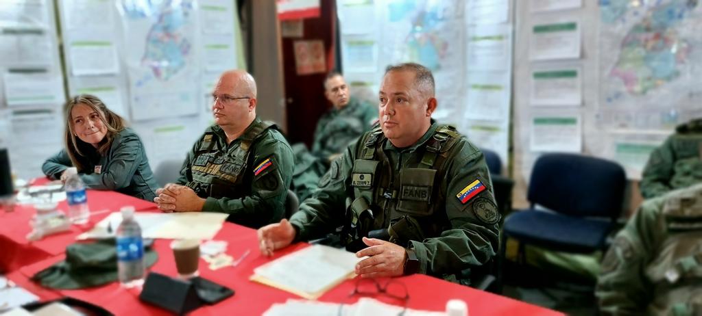 ieseofanb's tweet photo. En el Ejercicio de Comprobación para la Defensa Integral de la Nación, concerniente a la Decision del Comandante, los maestrantes de la Cohorte N°06 de la Maestría en Planificación y Conducción Operacional Militar.          @nicolasmaduro @padrinovladimir @dcabellor @felixosoriog https://t.co/aG2hTCN5At