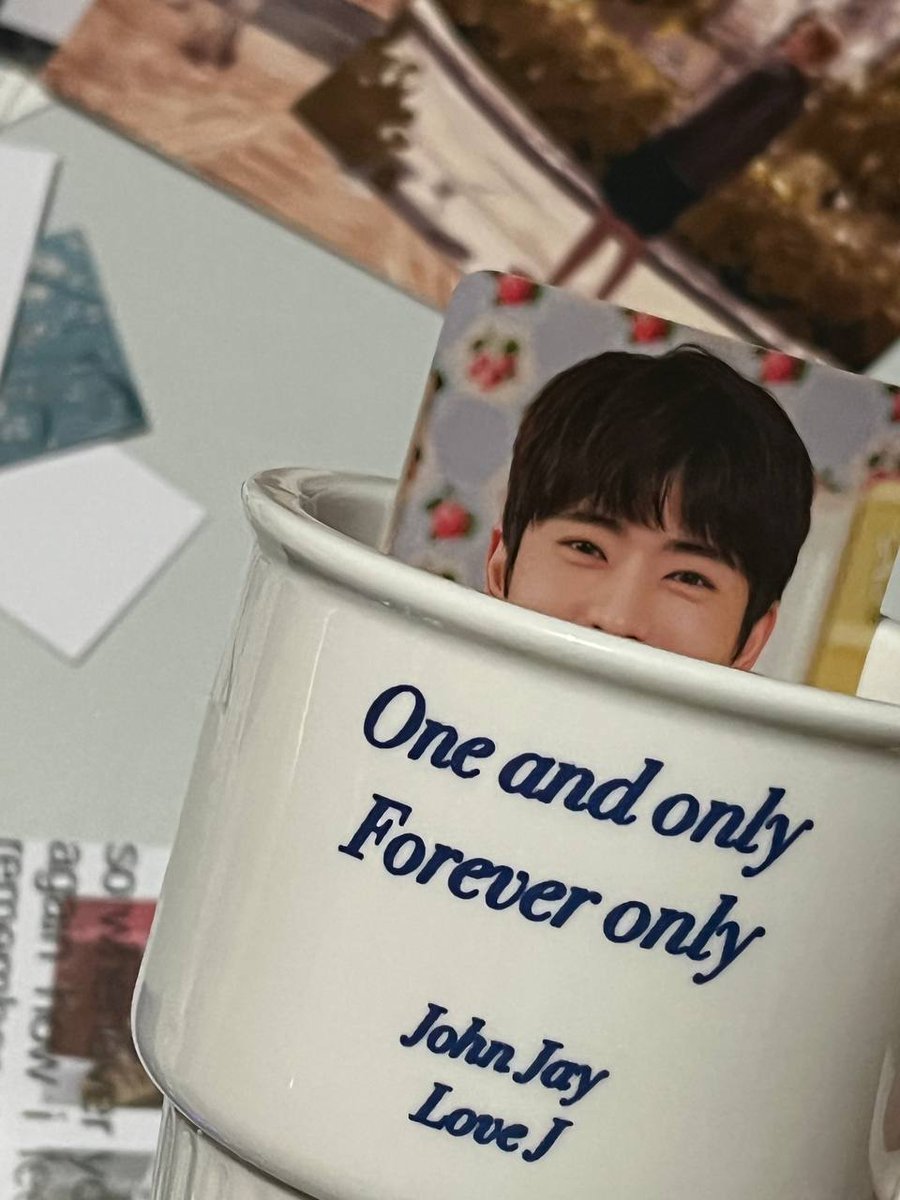 httpsye's tweet image. bday &amp;amp; vday 🤟