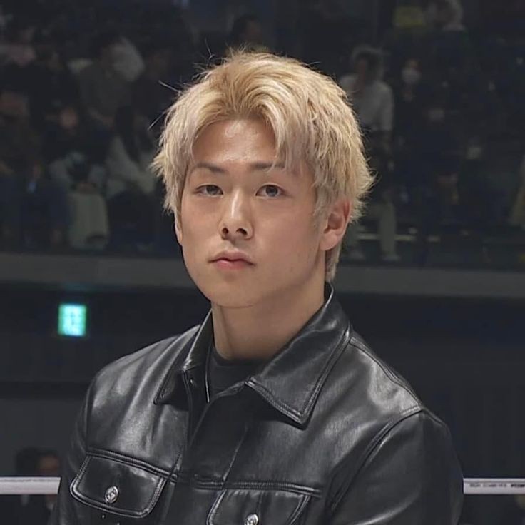 ta vendo esse gostoso aqui? entao, ele esta S-O-L-T-R-I-R-O 
MAS JA AVISANDO ele é aqle tipo de bi q pega qualquer genero mas se for pra namorar é só com homens 
ELE EH LINDO NE??? o @ dele é esse: @ughkts 

( // KIRISHIMAS DE PLANTÃO APARECAM AQUI PFVR 😭😭😭 )