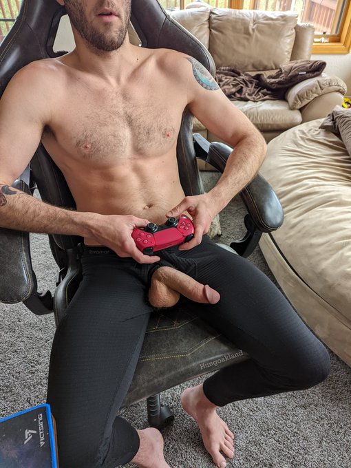 Playing a few games with my cock out 🍆🎮 https://t.co/aJMQaiYGga