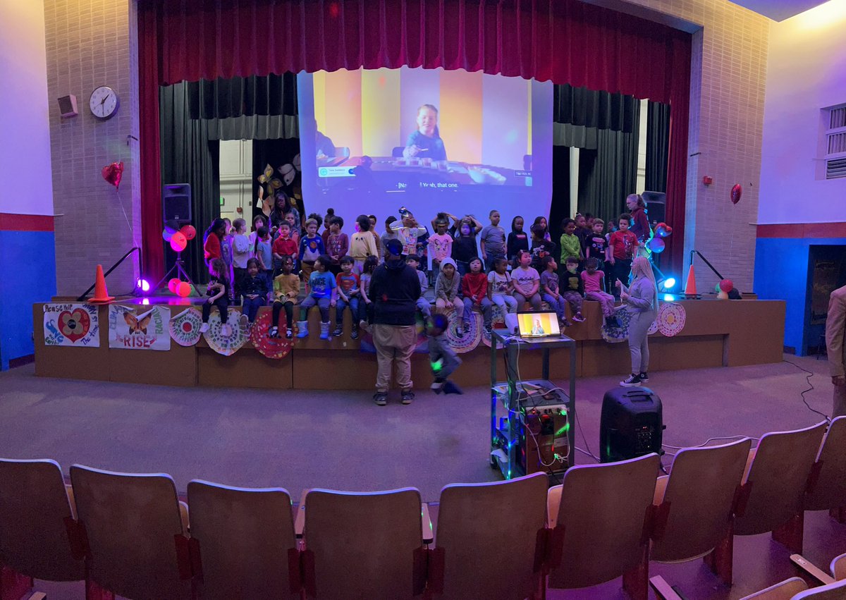 HPPA_spps's tweet image. An exciting day at HPPA celebrating #NAAPID Pizza and wings from tommiespizza.com and a program with our Kg &amp;amp; PreK students singing, poetry, drumming and even a multicultural student fashion show! @dutrell2010 @SPPS_News