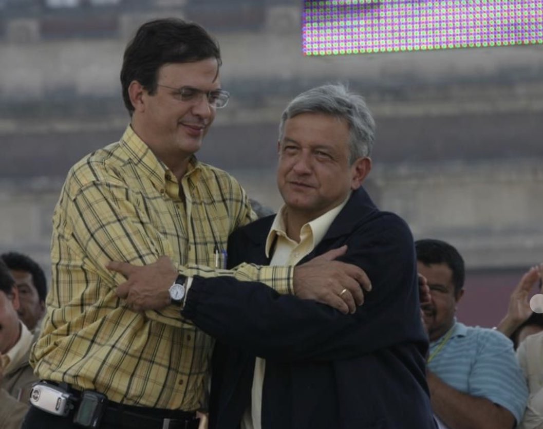 pedroferriz3's tweet photo. Entre otras cosas el #ReyZambada dice 

“Le pagábamos 300,000 dólares al mes al gobierno del DF en tiempos de FOX Y CALDERÓN” 

El jefe de gobierno era 
AMLO 
MARCELO EBRAD

Discutan en grupos de 4… https://t.co/2Pmmwq1XUR