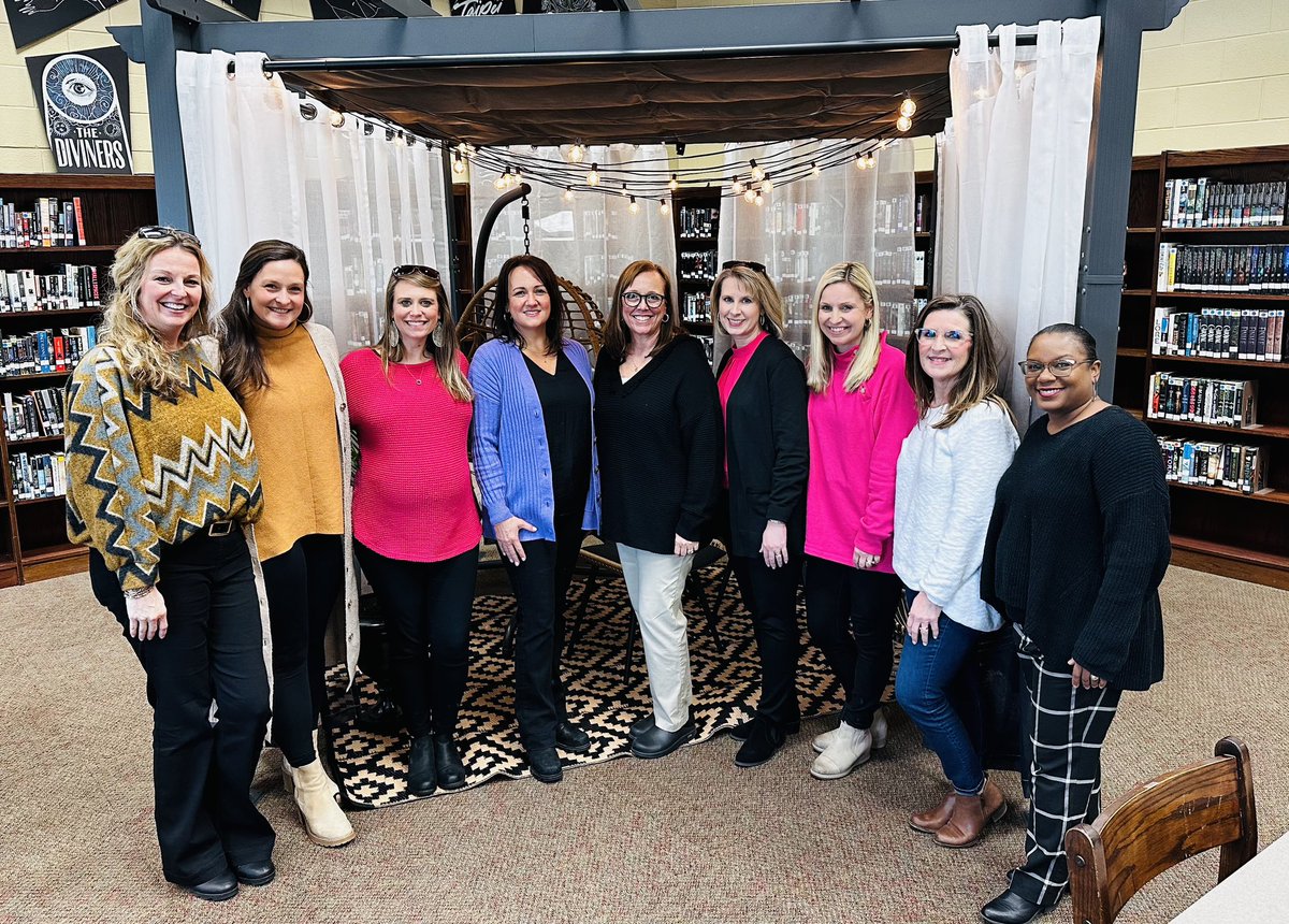 alysoncarp1's tweet photo. Powerful day of learning about #powerfultaskdesign with the amazing @MSCSTrojans team! ❤️🖤 https://t.co/N5A3WyUXiv