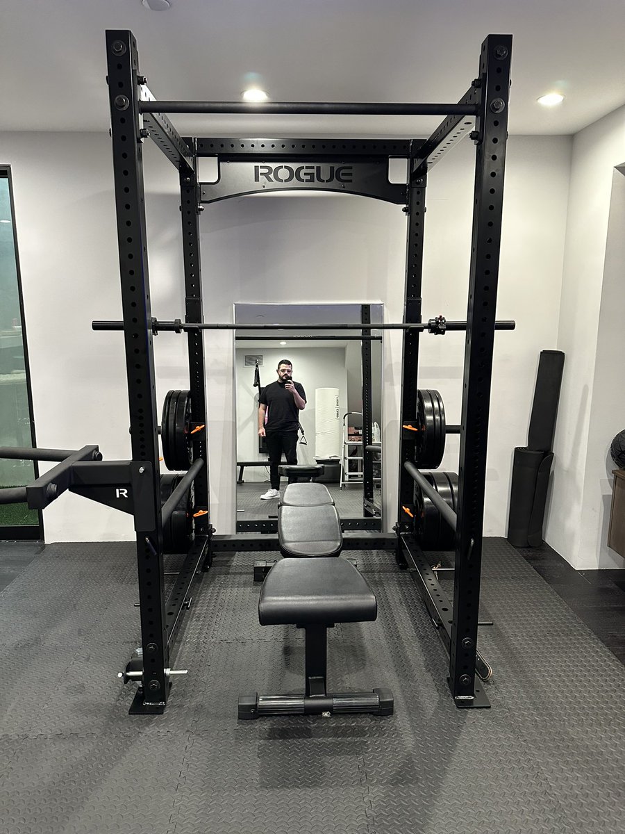 CouRageJD's tweet photo. Home gym complete.

Time to level up. https://t.co/Pd3JZ8A8bg