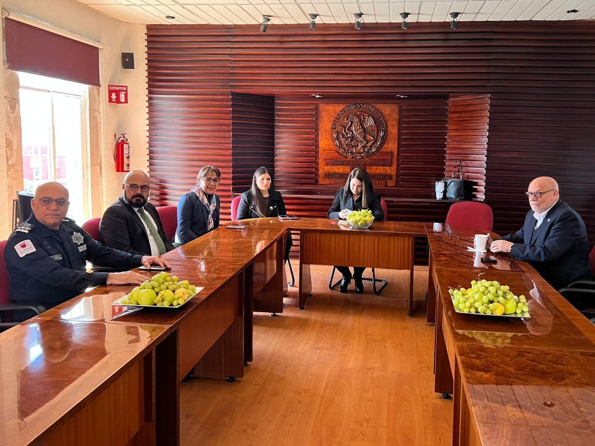 MaribelGalvanJ's tweet photo. En la Junta de Coordinación Política de la Legislatura recibimos a la Secretaria General de Gobierno, Gabriela Pinedo Morales; al Secretario de Seguridad Publica, Arturo Medina Mayoral y al Fiscal del Estado, Francisco José Murillo Ruiseco. https://t.co/a2V7PSv4wU