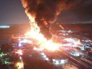 TheUSASingers's tweet photo. This is what happens when you don’t regulate businesses.

This is what happens when you don’t invest in infrastructure.

This is what happens with petrochemicals.

This is what happens when you’re addicted to fossil fuels.

This is what happens when you elect Republicans. https://t.co/5krIzqSmAQ