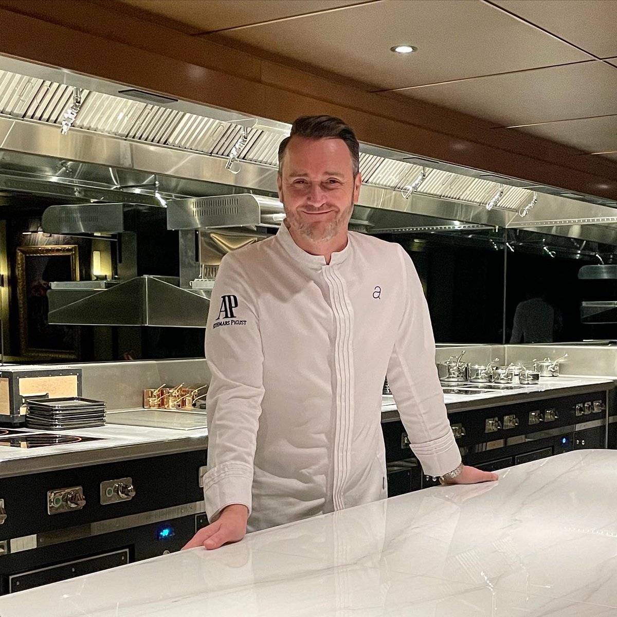 cheryltiu's tweet photo. Jason Atherton is back in Dubai— this time with 4 new concepts at the Grosvenor House, including a sister outpost of Michelin-starred City Social in London & a Japanese speakeasy. A tour here: https://t.co/iFki1E4sAm @GrosvenorHouse @_SocialCompany @CitySocial_T42 #jasonatherton https://t.co/s6QBxMj1ot