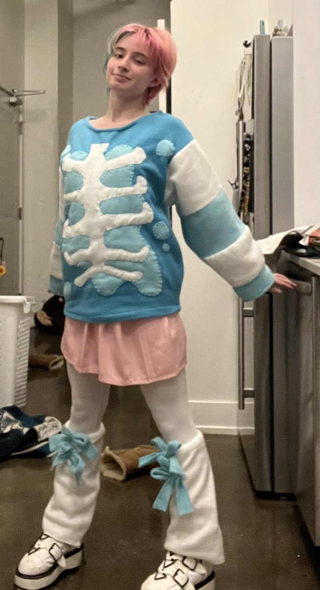 RedHotRant's tweet photo. THE LEGWARMERS COMPLETE THIS SHIT IM SO HAPPY I MADE THEM Okok

Shirt - me
Skirt and leggings- Amazon
Boot covers - me
Boots - demonias https://t.co/gqX8boTW0Y