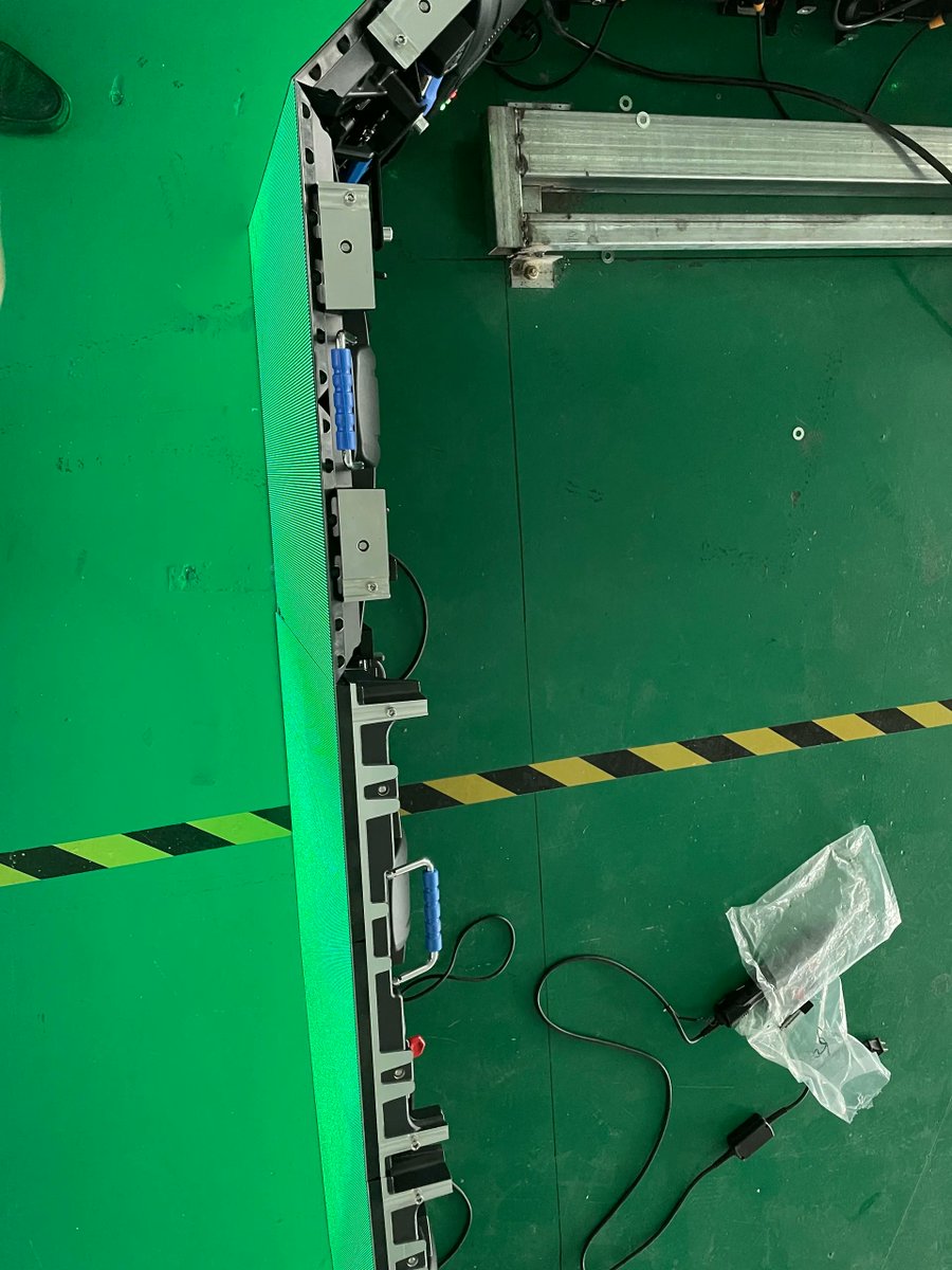 jayleddisplay's tweet photo. Indoor corner LED display for digital signage fixed installation. Special design for the 45 degrees corner LED screen project.
jay@dazzview.com
https://t.co/FjQnhCWoyX

#ledscreen #leddisplay #ledsign #ledmanufacturer #digitalsignage https://t.co/5uC9twXLpy