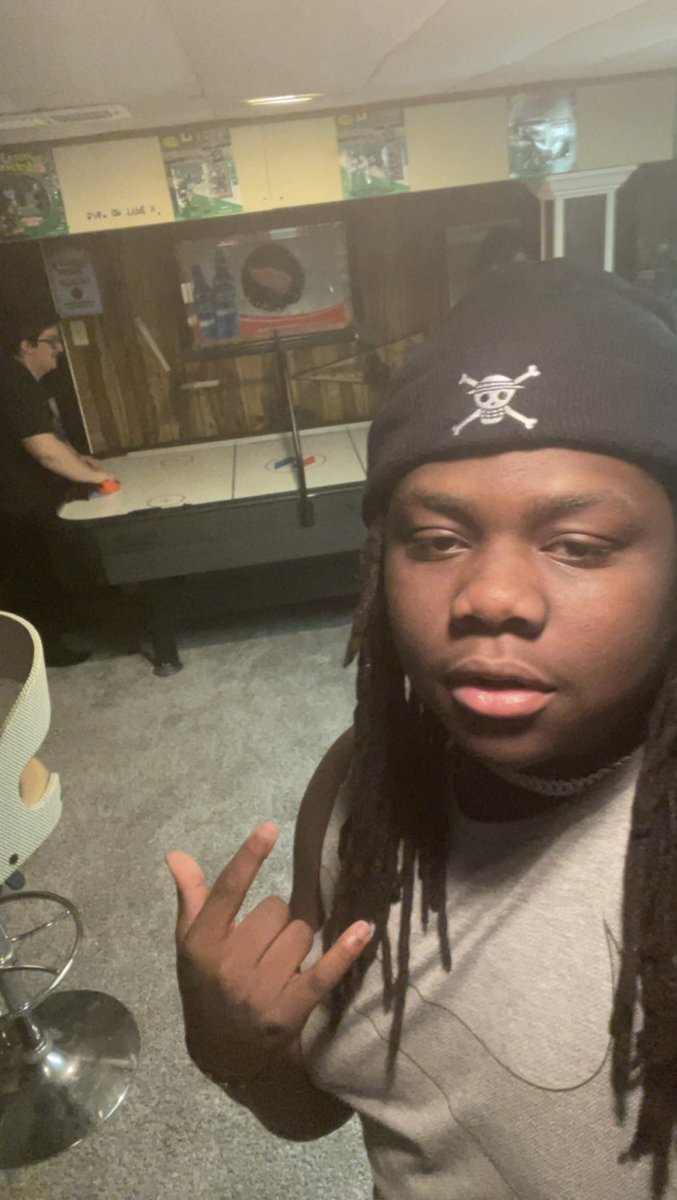 lM_CAP3's tweet photo. We're back on a schedule streaming Wednesday-Saturday Say "Banna bread" in chat on one of those days and I'll buy you a Tesla 👍🏾 https://t.co/pzkLJUleHb