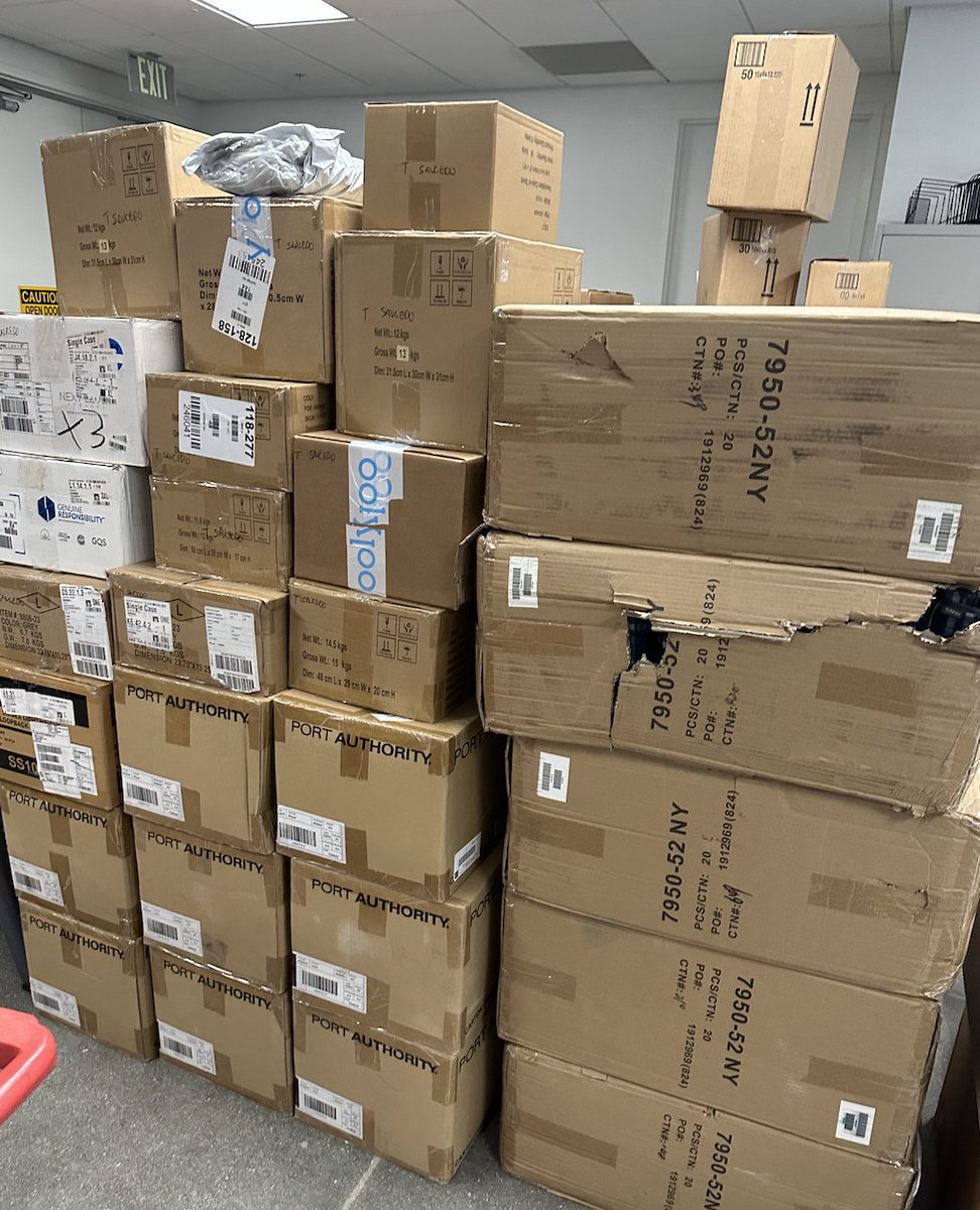 AngieRobert's tweet image. In 2 days we will host the 1st ever #SmallBizBigImpact Day at @intuit. Here are just a few of the items purchased from #SanDiego #smallbiz, incl. @baddayboxco, to support #StraightFromTheHeart nonprofit.  Proud to work for a co that cares &amp;amp; gives back. @quickbooks