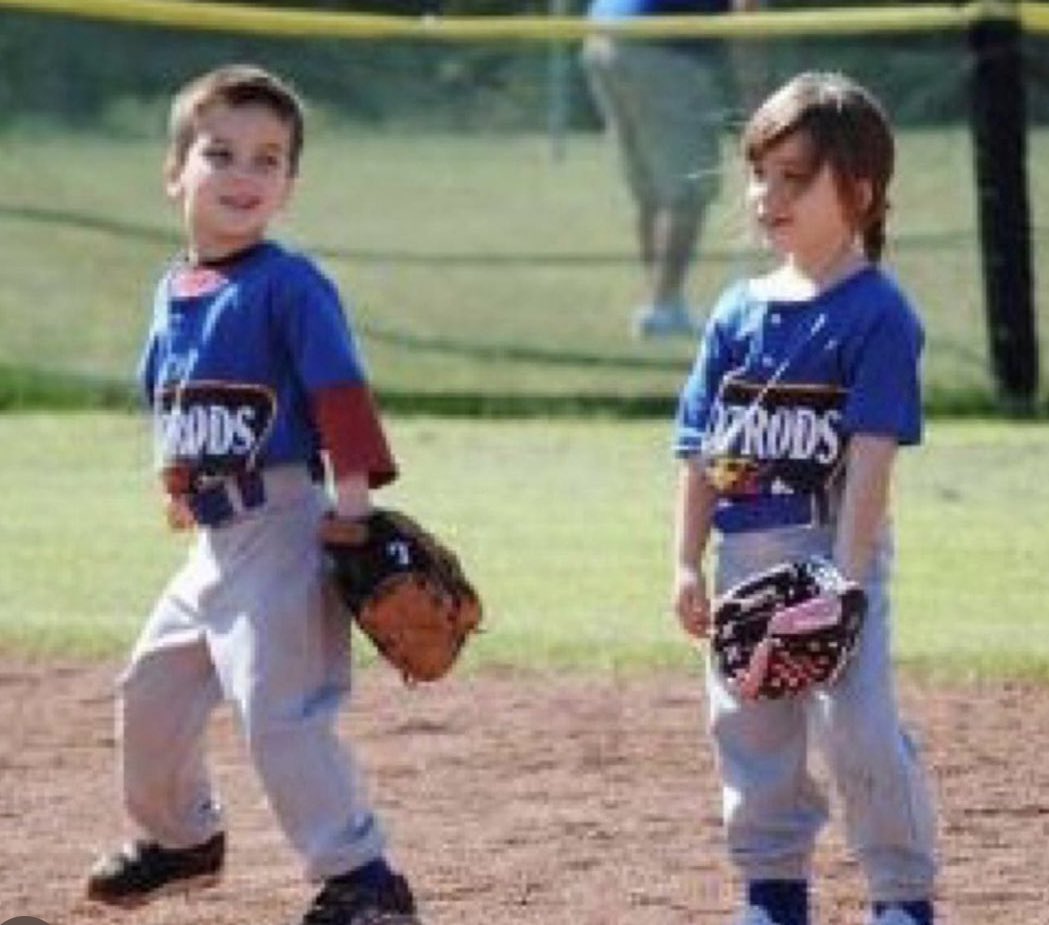 Happy signing day to my day one!! <a href="/PlainsmenBB/">Frank Phillips College Baseball</a> is getting a good one!  
<a href="/huntersandifer1/">huntersandifer</a> 
<a href="/JamiSandifer/">Jami Sandifer</a> 
<a href="/jbs3333/">Jim Bob Sandifer</a>