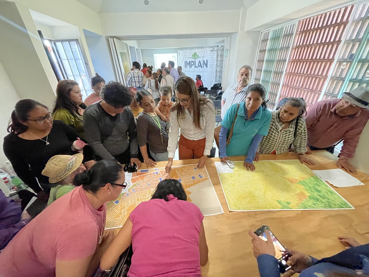 IMPLANmorelia's tweet photo. Para poder consolidar el #PMDU, es necesario conocer la realidad de las familias morelianas; hoy realizamos un foro en el Centro Comunitario de Ciudad Jardín, donde escuchamos las inquietudes y propuestas de habitantes de esta zona de #Morelia.
#MoreliaBrilla✨
#MoreliaEnDatos https://t.co/wvq1o3wLVR