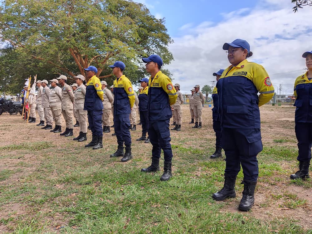 fmarbol_bolivar's tweet photo. Hoy #13deFeb en el marco de la celebración del Dia Nacional del Guardaparques, en el Municipio Angostura del Orinoco específicamente en el parque Leonardo Ruiz Pineda la UTEC Bolívar efectuó un acto conmemorativo a los y las Guardaparques en su día
#JuventudIntegraciónYPaz https://t.co/4Oc74lfNOx