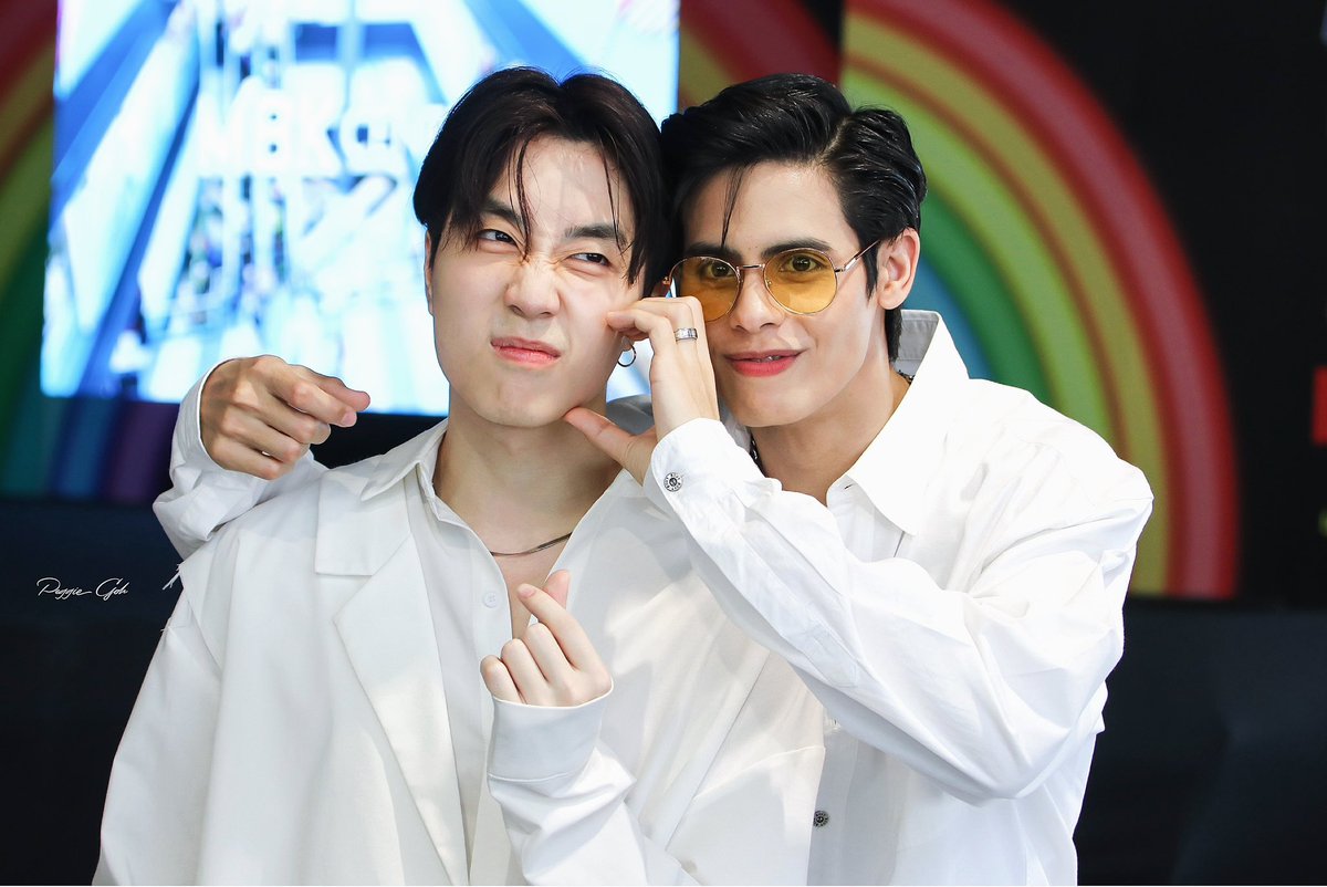 สุขสันต์วันแห่งความรักนะคะ 💕✨ ขอให้มีแต่ความรักโอบล้อมพวกคุณในทุกๆวันน้า <a href="/ChahubMarut/">Chahub ชาฮับ</a> <a href="/vittawinbest/">เบสวีวี</a>