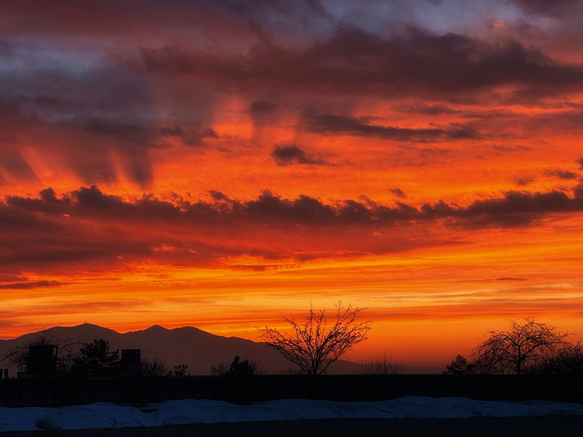 what amazing sunset at the <a href="/UUtah/">University of Utah</a>!!