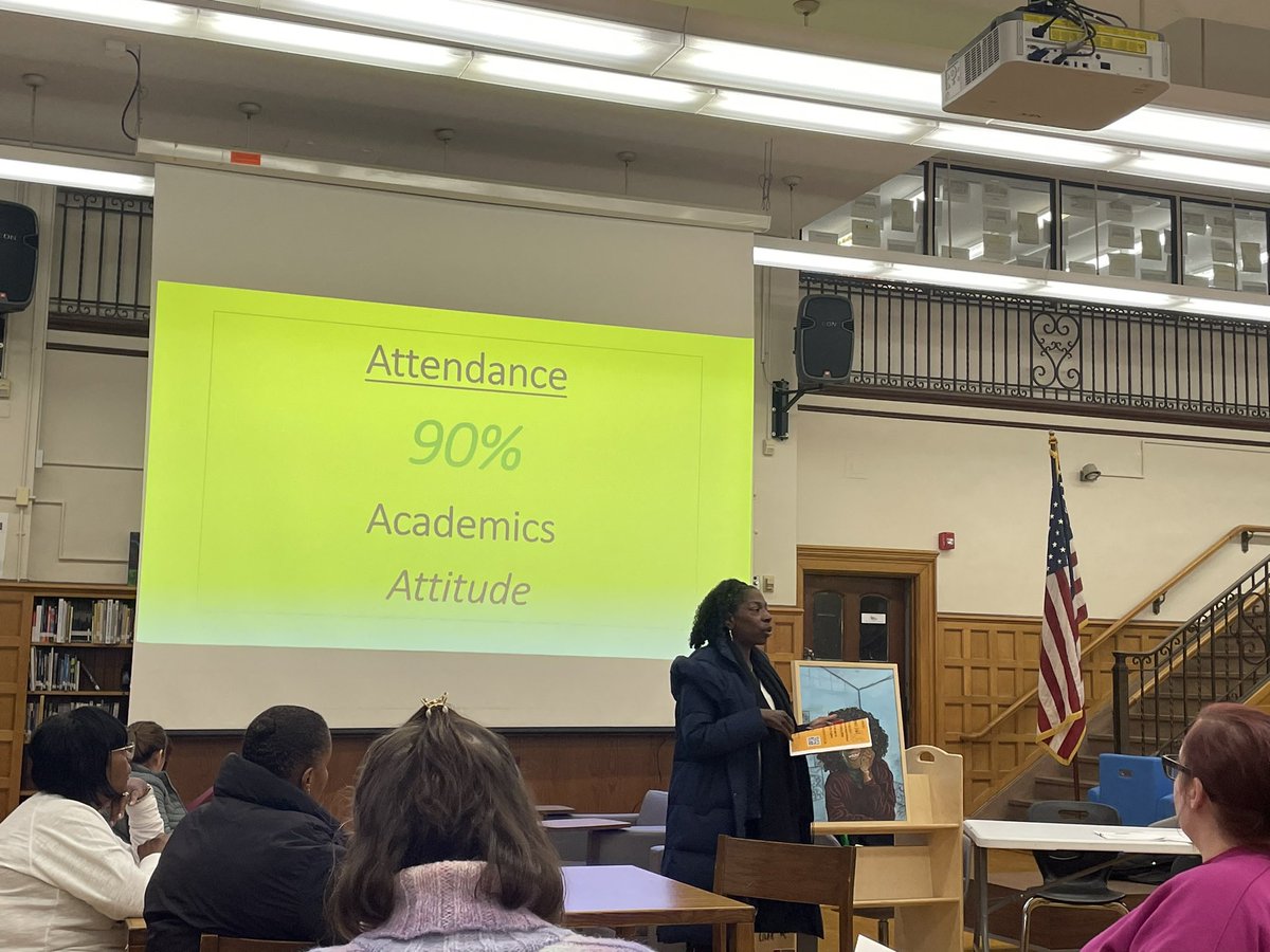 Introducing Ms. Marks, Community School Director, talking to the CHS PTA about numerous opportunities such as SYEP, community service, DYCD and so much more! @CurtisR450 @DrMarionWilson @CChavezD31 @christineloug14