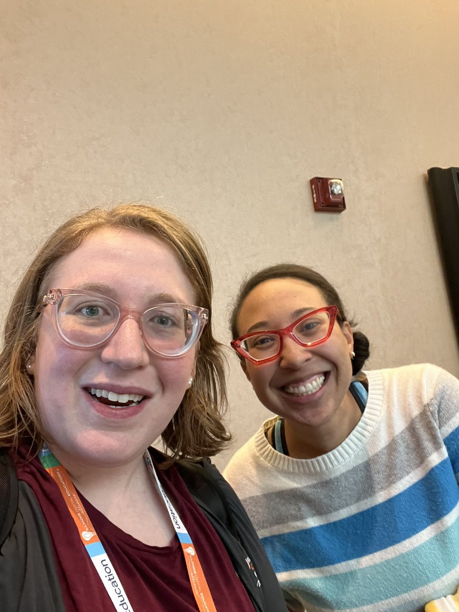 My day at #IDEAcon would not be complete without running into @VictoriaTheTech. I love being part of the #MIEE community! @MIEE_Flopsie @MicrosoftEDU