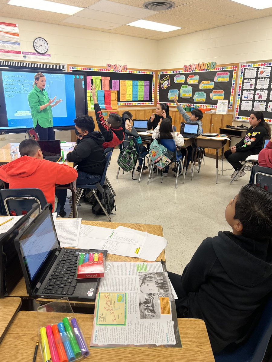 5th grade Broncos getting their daily dose of writing with <a href="/TiffanySchwarz9/">Tiffany Schwarz</a>  #Essay              <a href="/RooseveltBronc1/">Roosevelt Broncos</a> @MandyT2010 <a href="/McAllenISD/">McAllen ISD</a>