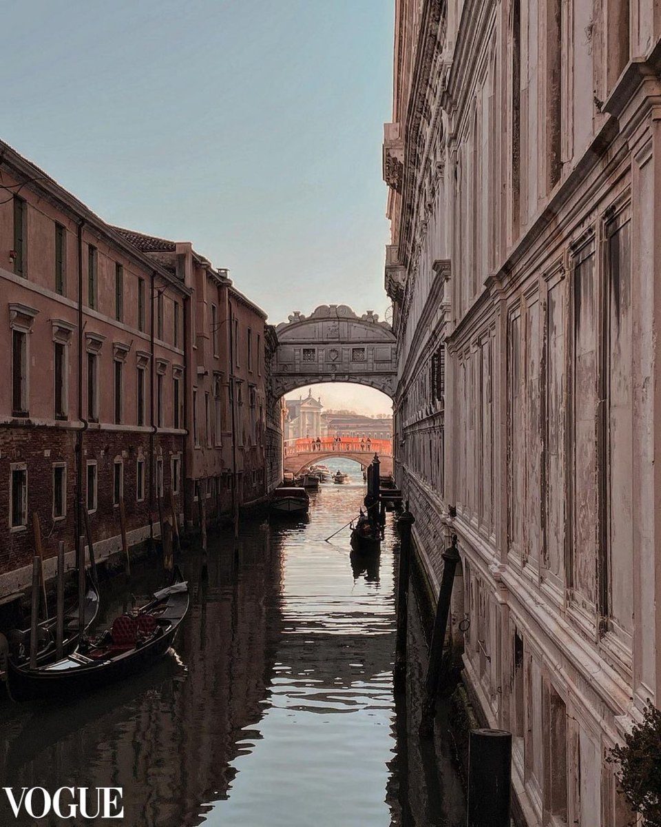 LucienMary's tweet photo. La fotografia resta sempre il mio grande amore e ogni tanto premia… 
Una prospettiva differente del ponte dei sospiri di Venezia, fatta un anno fa, per ricordarmi che occorre sempre, nella vita e nel lavoro, guardare le cose anche da un punto di vista diverso dal solito. https://t.co/9nLJfYGWFa