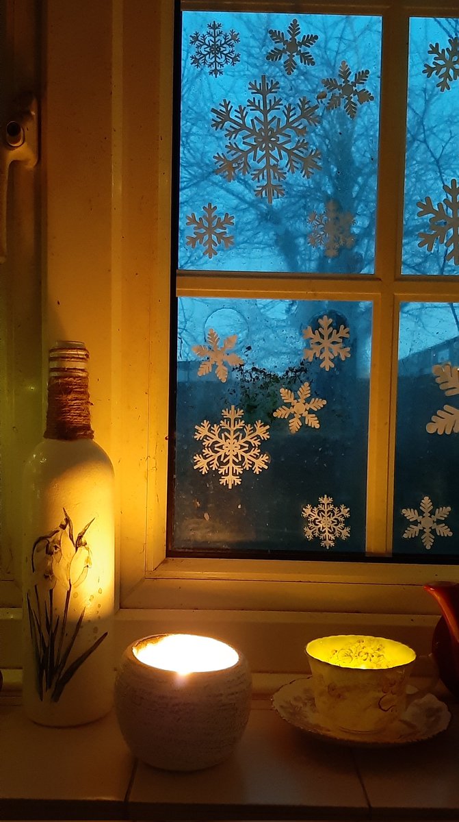 radicalhoneybee's tweet photo. More #SmallBeauties for #SmallBeautiesHour: more precious & beloved Candlemas decorations, the evenings are so noticeably lighter for longer now, our new memorial to #SolidDennis on the hedgehermitage garden bench, & the gift of a kefir starter. Fermentation joy! #BecauseOfClem https://t.co/rWHFPcXeQb