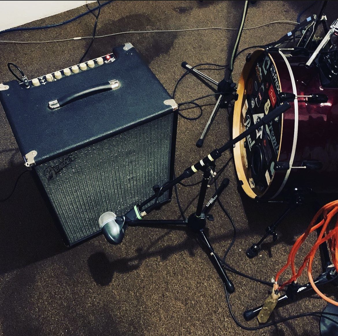 Recording 👹🎧🎸
#bass #bassplayer #fender #fenderbass #fenderamp #bassguitar #rec #recordingstudio #studio #grabacion
#grabando #rock #keepcalma #ecuador #cumbaya
#sanfranciscodequito #records #estudiodegrabacion #cool
#happy #music #musicislife #musica #bajos