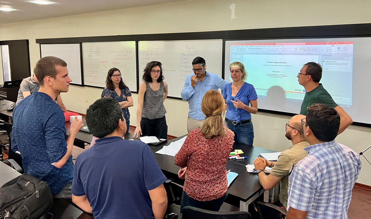BiovIntCIAT_esp's tweet photo. #ClimaLoCa inició la ideación en grupos de talleres que permitan fortalecer las capacidades en investigación científica de los actores de la cadena del #cacao e investigadores en salud y mapeo digital de suelos, análisis estadísticos, secuenciación genética y enfoque de género. https://t.co/vht2plIYBO