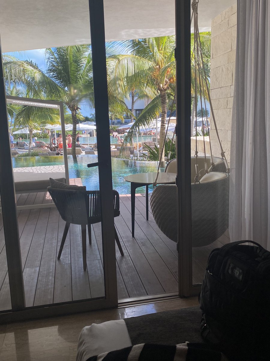 Zankieinspired's tweet photo. Home for the next 5 days 🥰
Needed this 🌴☀️🌴💕#vacay💕 https://t.co/t8a8eL8QRg