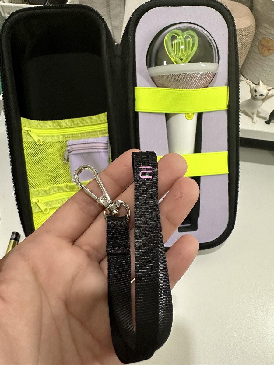 KartierStone's tweet photo. [UPDATE] IU LIGHT STICK CASE/POUCH 

Introducing to you a sample of the finished IU Light Stick Pouch/Case. There are still improvements to be made, but we are getting there! For anyone who is wondering if these are still available, the answer is yes!

Photos by @Imemememee https://t.co/9KG2Pyyq2D