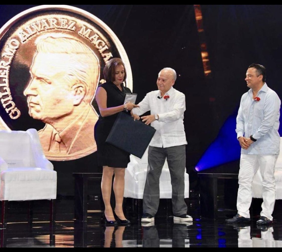 Ciceron_106aC's tweet photo. @CLMerlo @YoNoSoyElChelo @Leonlec Genealogía #VíctorVelázquez:
•#SuPadre traicionó a #DonGuillermoÁlvarez y fue perdonado
•#SuEsposa es sobrina de #BillyÁlvarez y por esto, #VíctorVelázquez fue:
2010 a 2014 Gerente Ventas
2014 a 2018 Director Comercial
•Finalmente #VíctorVelázquez traicionó a #BillyÁlvarez https://t.co/7urLorJZYt