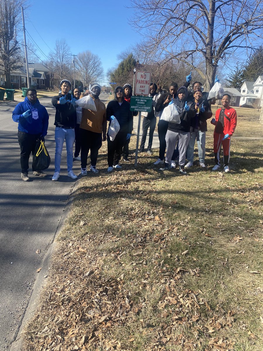 PGS_WIU's tweet photo. Today our Preeminent Brother’s participated with WIU’s Sigmas in street Cleaning https://t.co/087WN1E8Iw