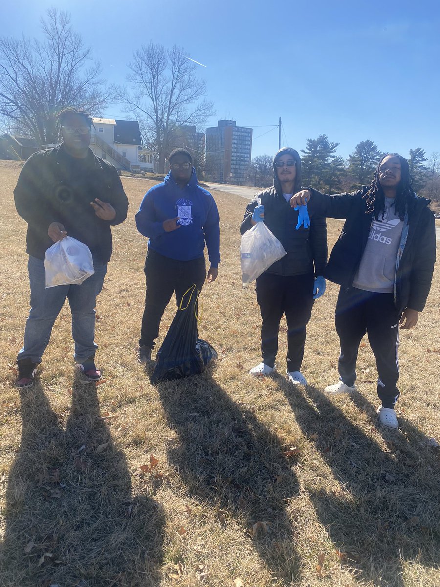 PGS_WIU's tweet photo. Today our Preeminent Brother’s participated with WIU’s Sigmas in street Cleaning https://t.co/087WN1E8Iw