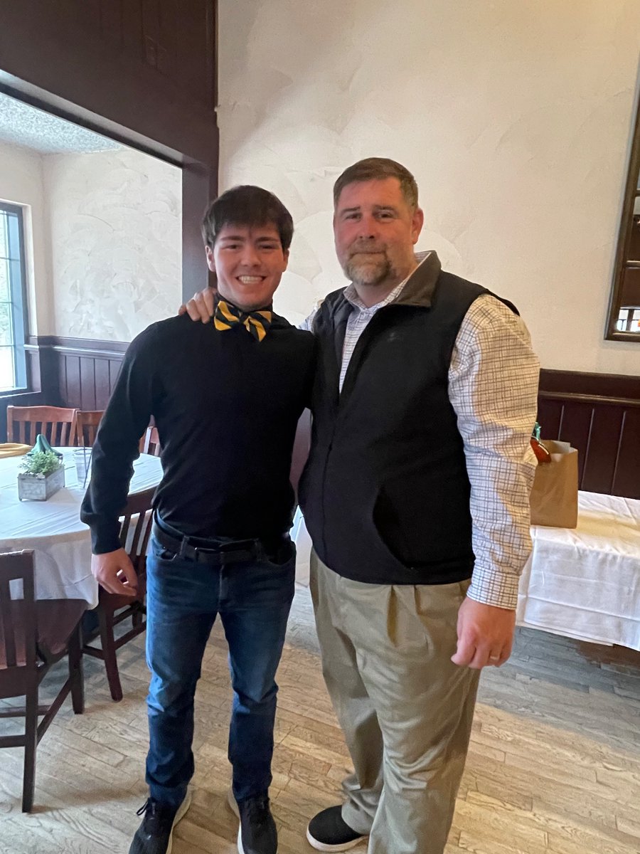 RyanAllen417's tweet photo. Very thankful that yesterday at my last high school football banquet, I received Offensive MVP. Could not have done it without my coaches, family and friends!! Thank you so much!! 
@coachtierney74 @DaveA417 @Momof3monsters9 https://t.co/i1gqReqEZC