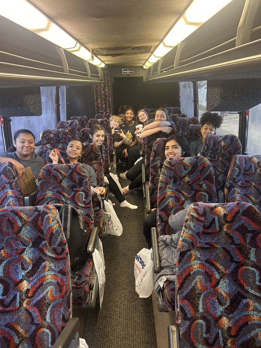 LubbockHS_GBB's tweet image. Your Lady Westerners are headed out! Let’s get it!! 🏀🖤 #WorkingAsOne 
 
Thank you to our Booster Club for the goodies.