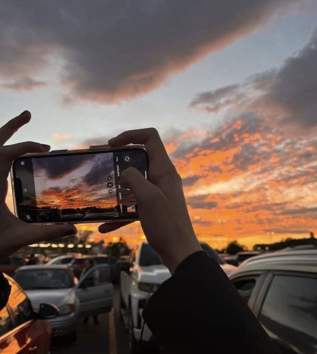 CEOofSunsets's tweet photo. my fav hobby >>>>> https://t.co/HDNb40Zz3v