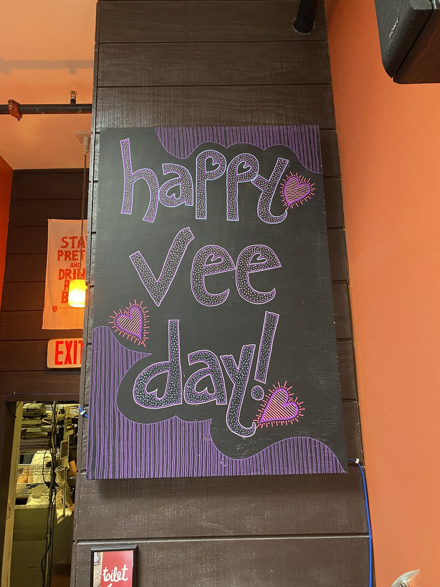 Vee Vee tweet media