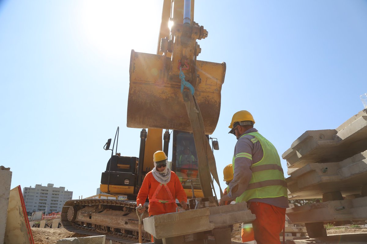 trenesarginf's tweet photo. Avanza el nuevo viaducto para la línea #BelgranoSur, que mejorará la circulación ferroviaria y evitará el cruce al mismo nivel con el #Roca. 

Esto aumentará la frecuencia, la velocidad y la seguridad del servicio, evitando las demoras que genera en este cruce.

#PrimeroLaGente https://t.co/TtLQvywYS0