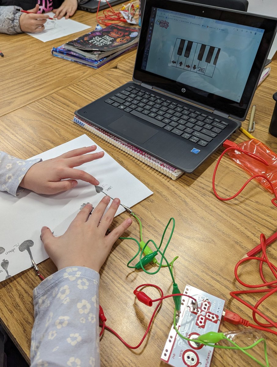 MrsOConnellWCSD's tweet photo. @MrColeman110 came to introduce us to Makey Makey! We'll be using this fun tool to make interactive posters in the near future! https://t.co/WedyugYUf6
