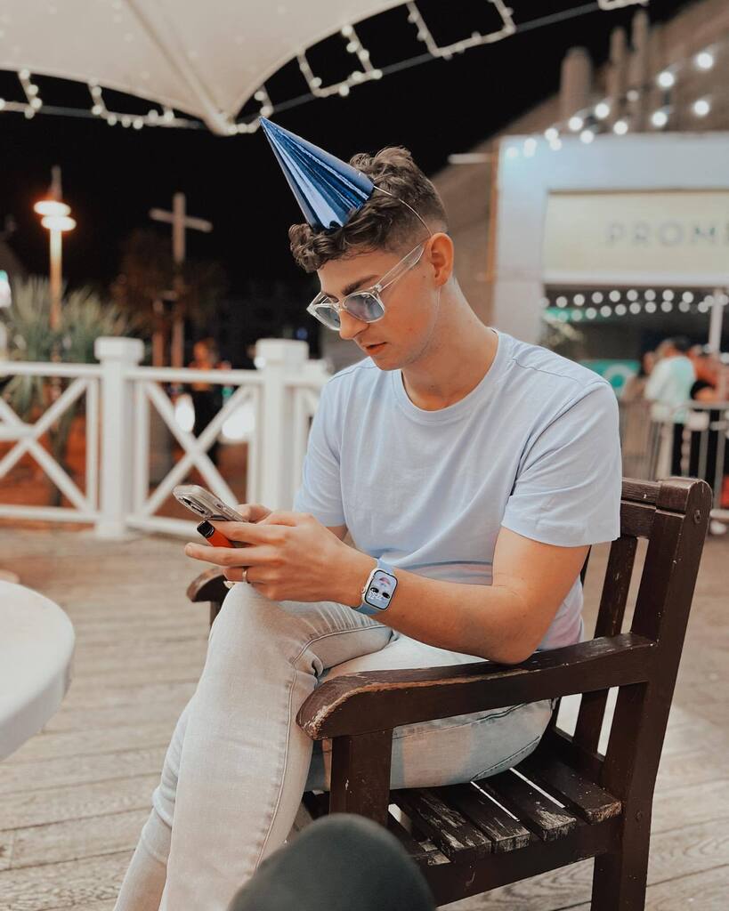 I’m back!

I took about four months away from social media. Mainly because I was wasting 3 hours a day doomscrolling absolute shite.

It’s also been a really good opportunity to look after myself - reader - I’ve been at the end of my tether at times.

A … instagr.am/p/Congq6lo2s6/